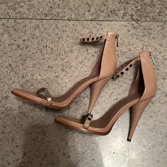 BCBG Maxazria tan heels - Picture 4 of 7